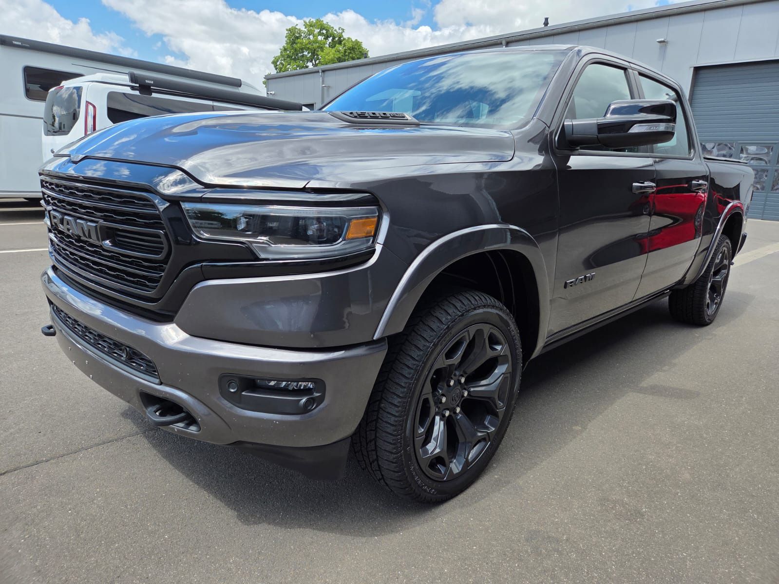 Dodge RAM 1500HEMI 5.7 4x4Limited Night Edition SSD