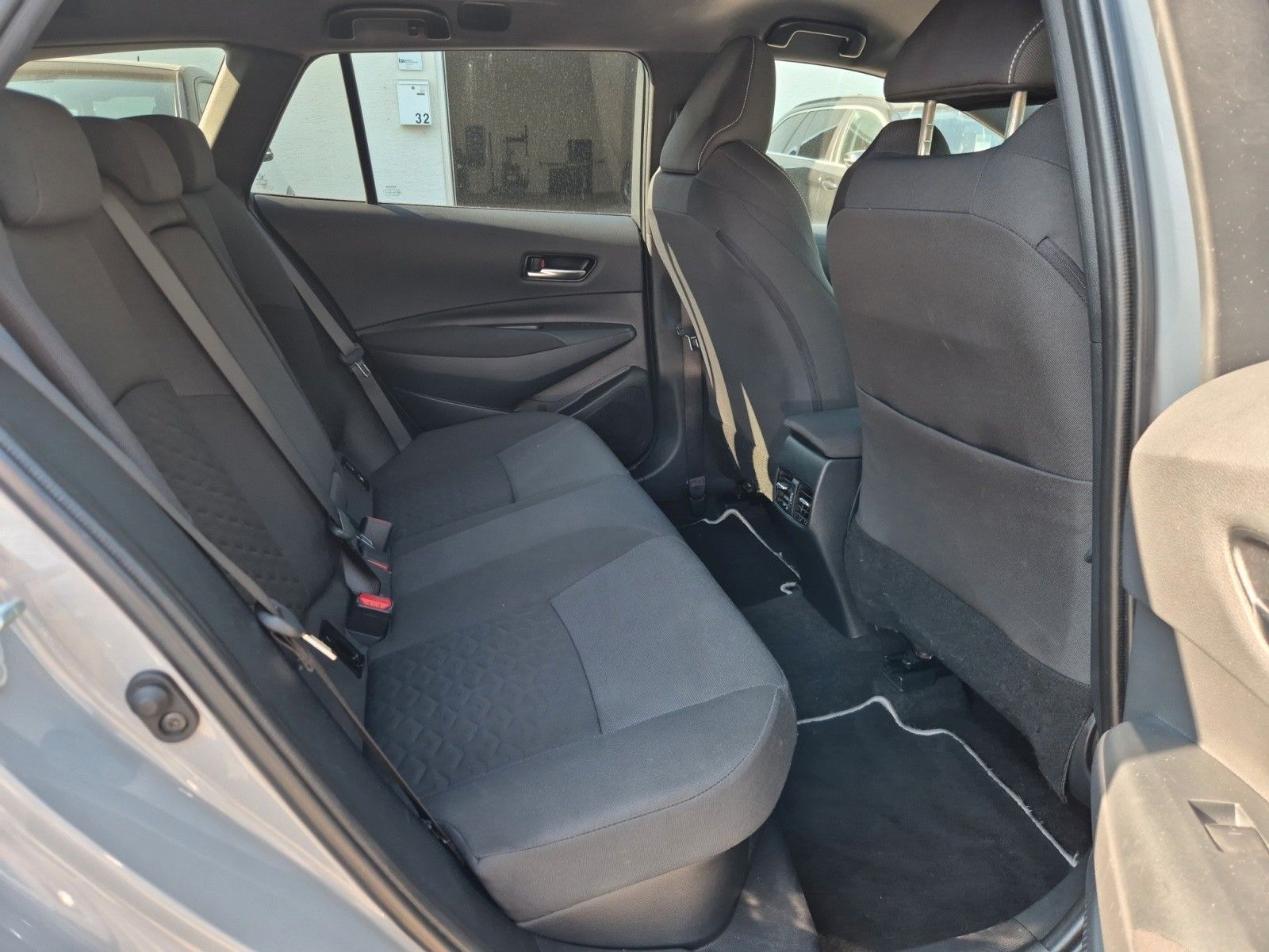 Toyota Corolla Touring Sports Hybrid Club - Samsaru's Car Outlet