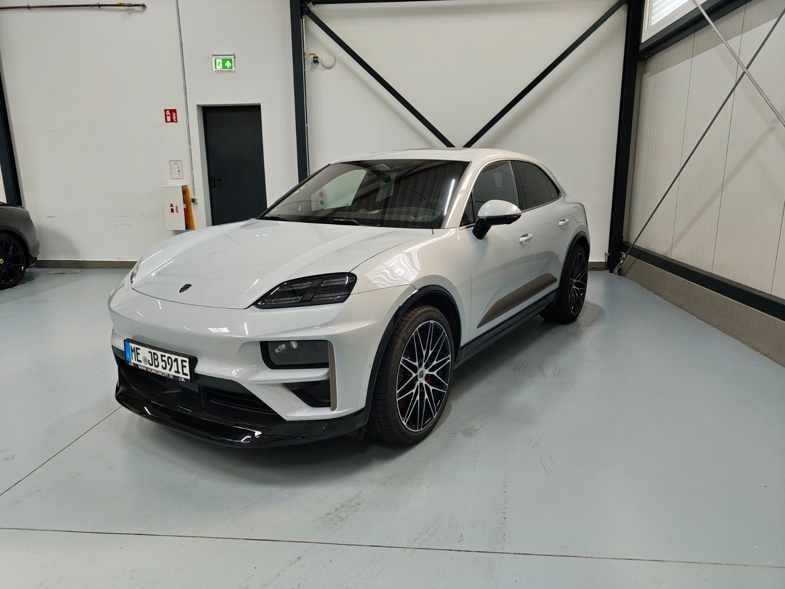 Porsche Macan Turbo Electric