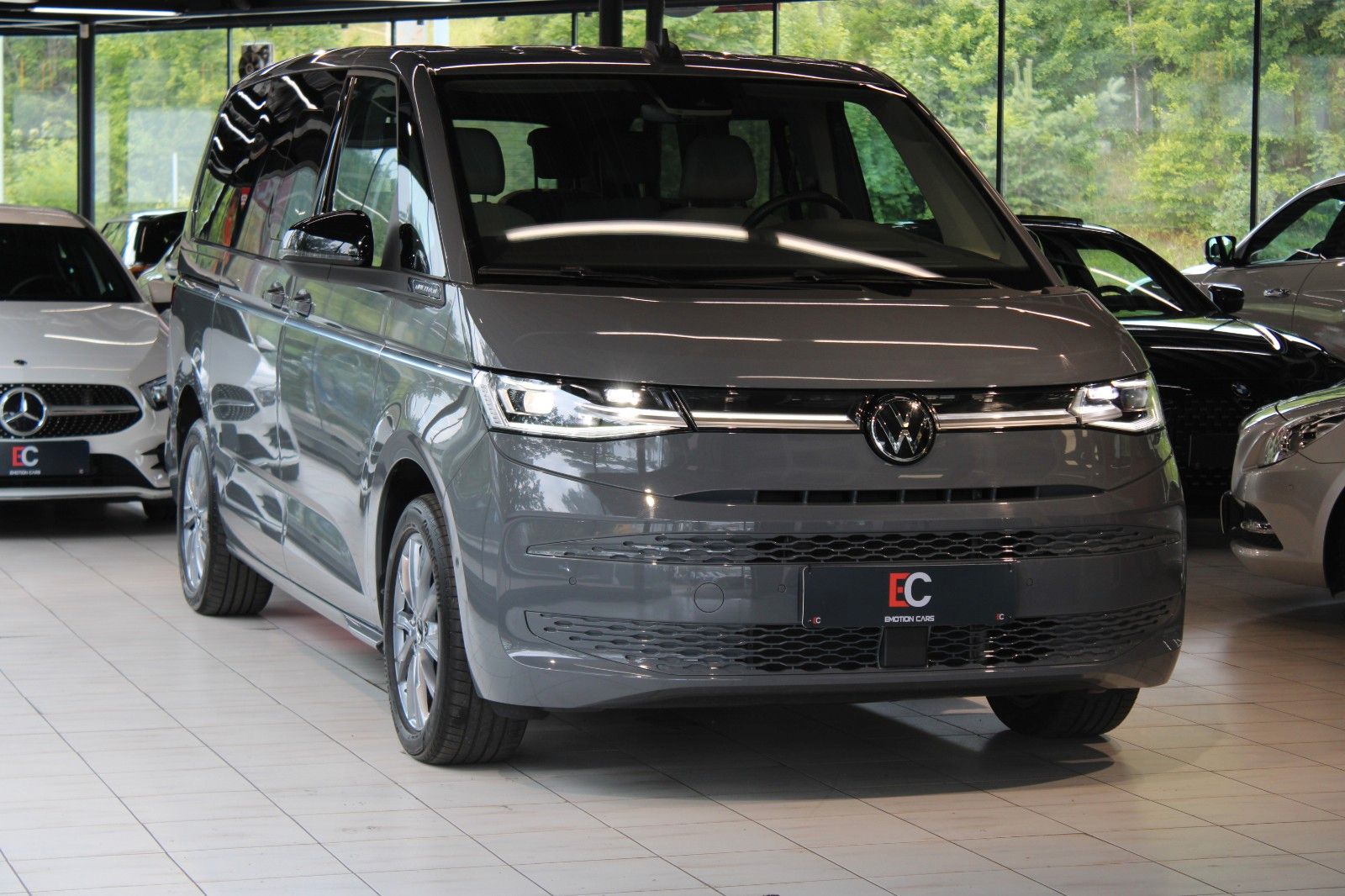Volkswagen T7 Multivan Style - Samsaru's Car Outlet