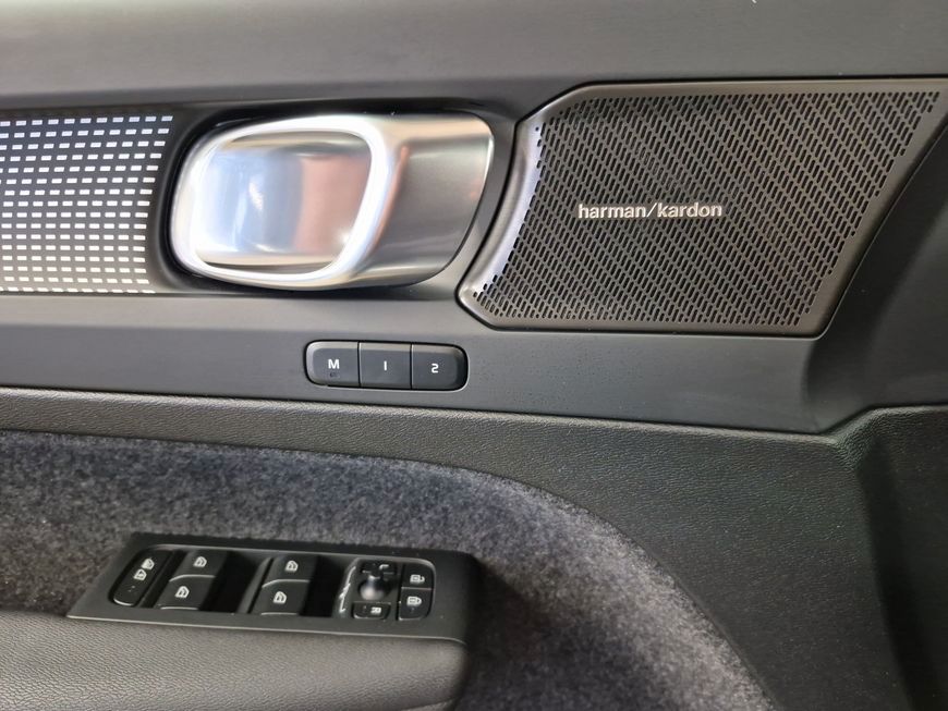 Volvo XC40 B3 Plus Dark - Samsaru's Car Outlet