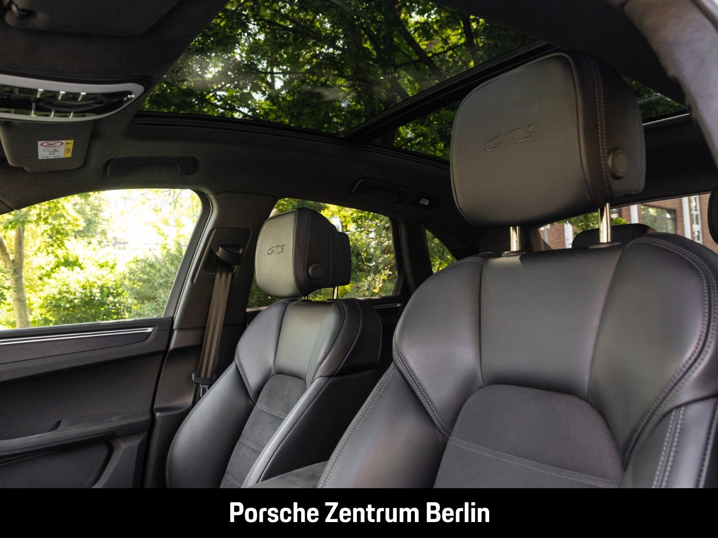 Porsche Macan GTS Karminrot Sportabgasanlage Panorama