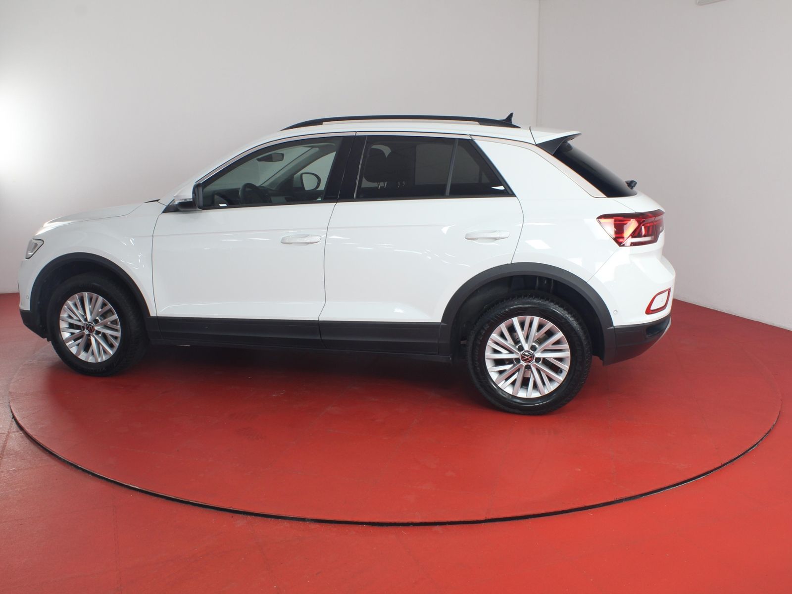 Volkswagen T-ROC Life 1.0TSI - Samsaru's Car Outlet