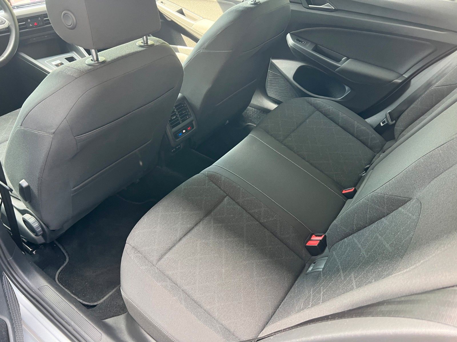 Volkswagen Golf VIII Variant Life eTSI - Samsaru's Car Outlet