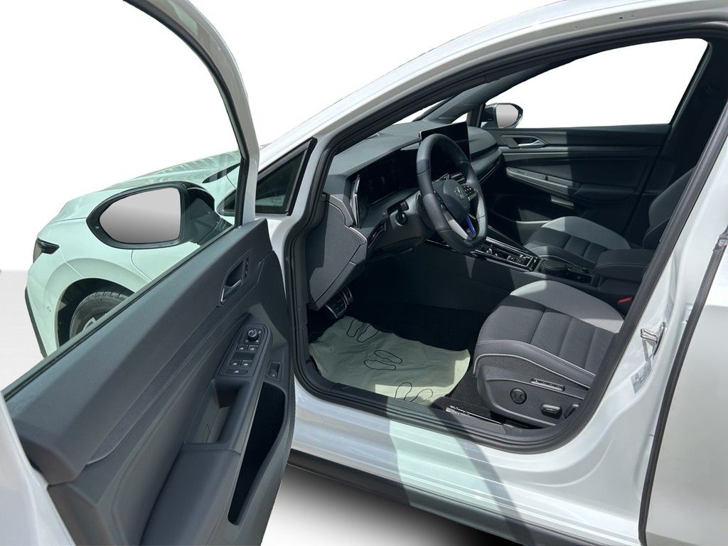 Volkswagen Golf VIII 1.5 eHybrid DSG GTE AHK*PANO*HUD*IQ-LI