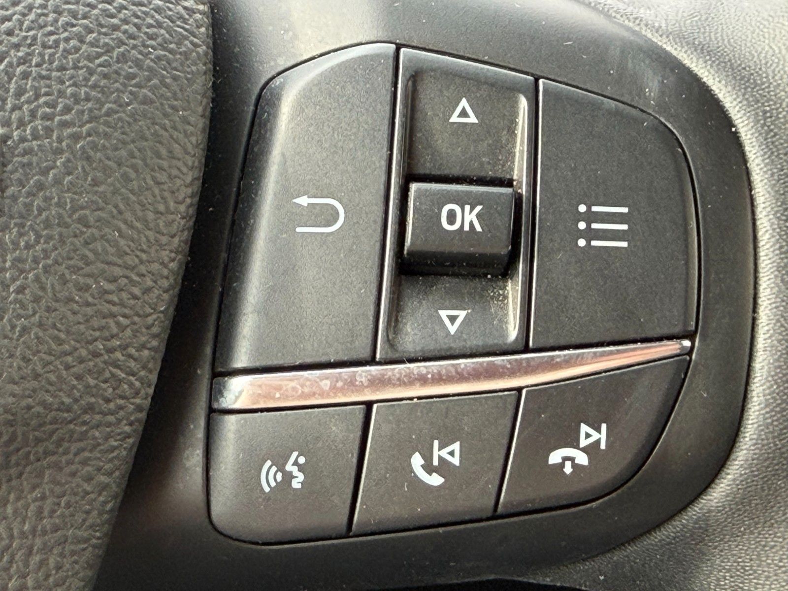 Ford Focus Turnier Cool & Connect*Autom*LED*AHK*Face
