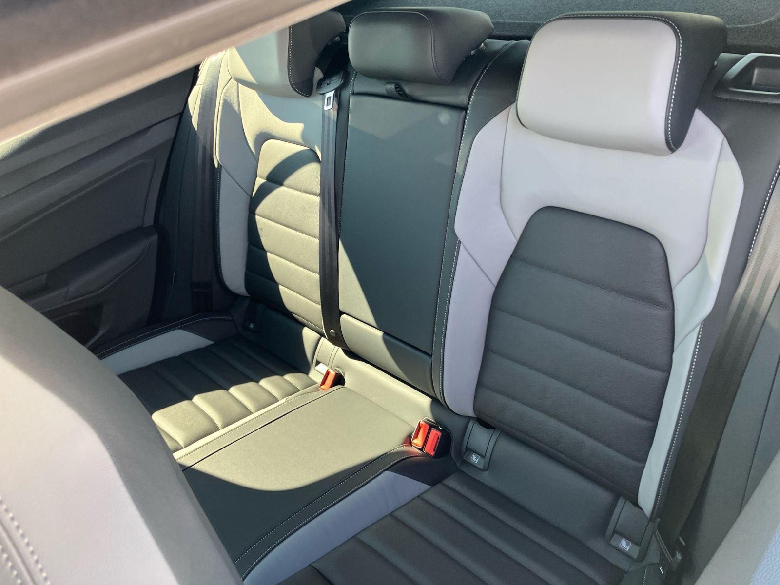 Volkswagen Golf VIII GTE DSG Leder Pano AHK Navi LED