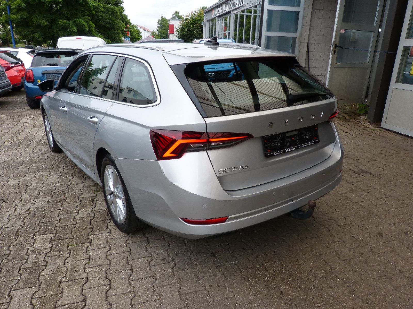 Skoda Octavia Combi Style DSG - Samsaru's Car Outlet