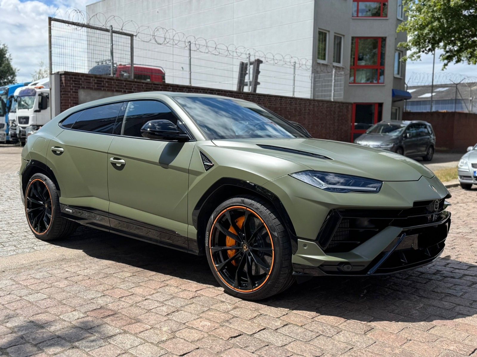 Lamborghini Urus 4.0 V8 S - Samsaru's Car Outlet