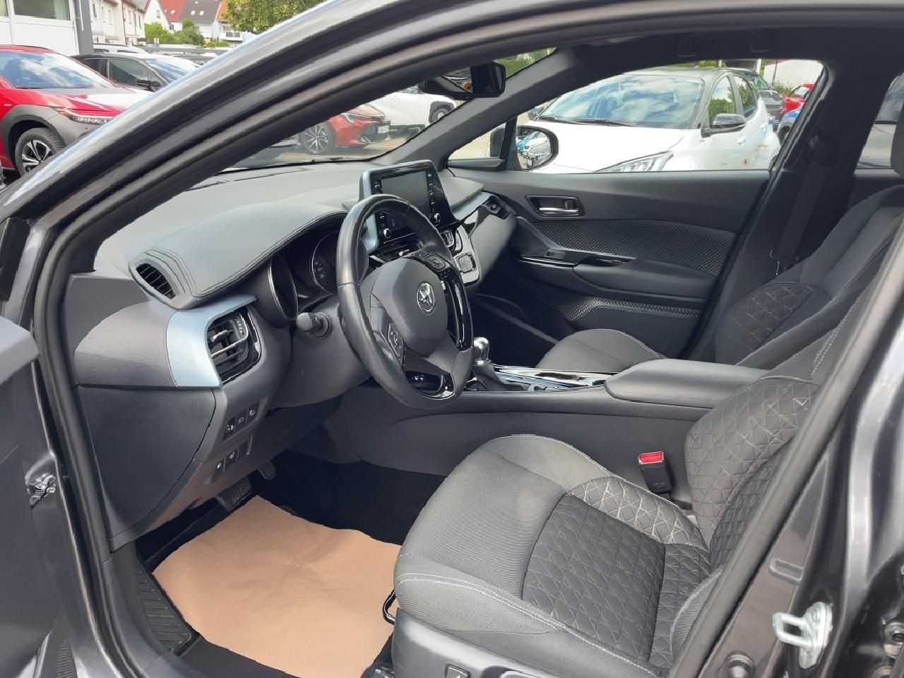 Toyota C-HR 2.0 l Hybrid - Samsaru's Car Outlet