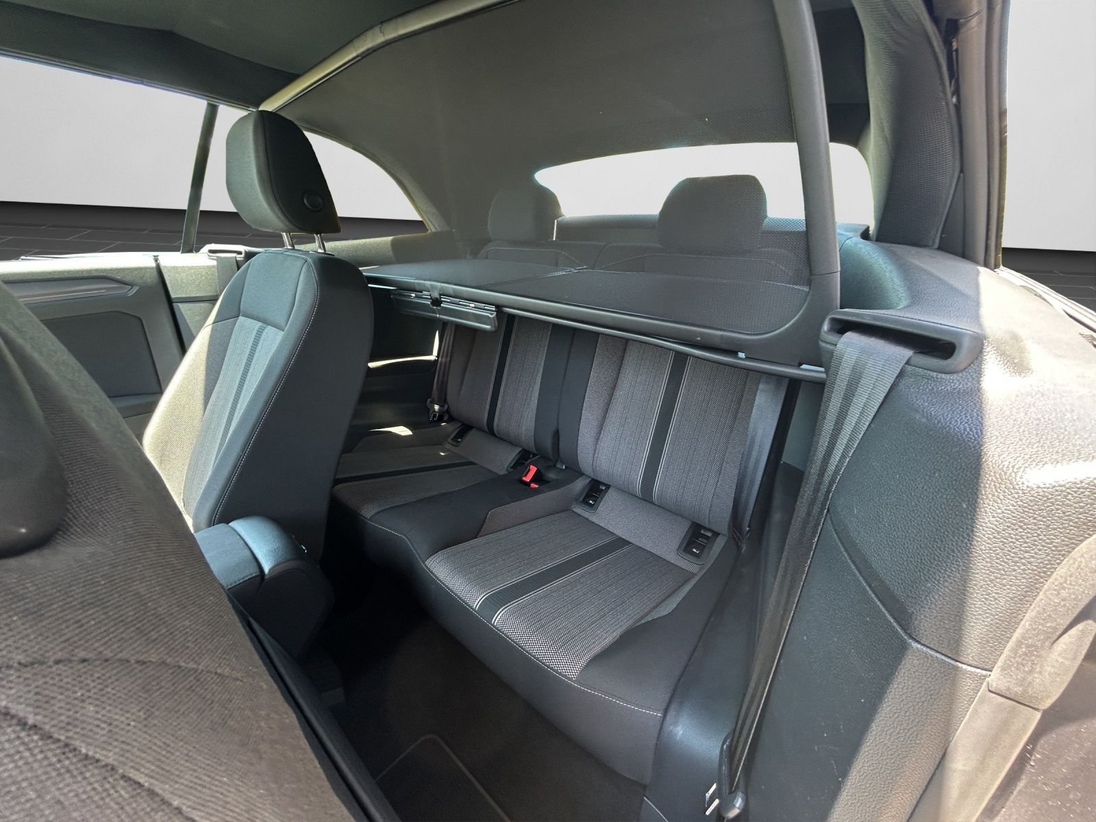 Volkswagen T-Roc 1.5 TSI Style DSG - Samsaru's Car Outlet