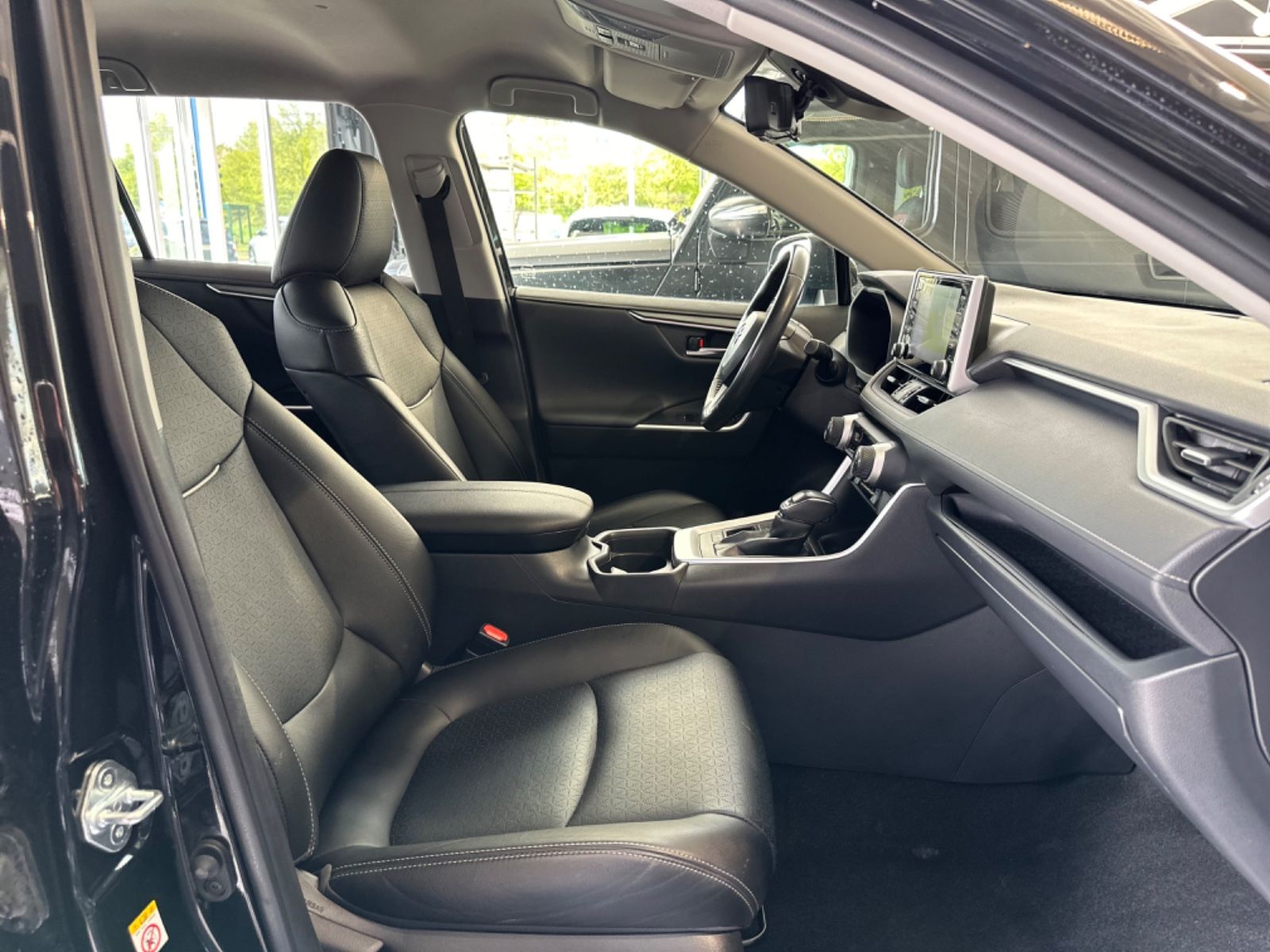 Toyota RAV 4 Hybrid - Samsaru's Car Outlet