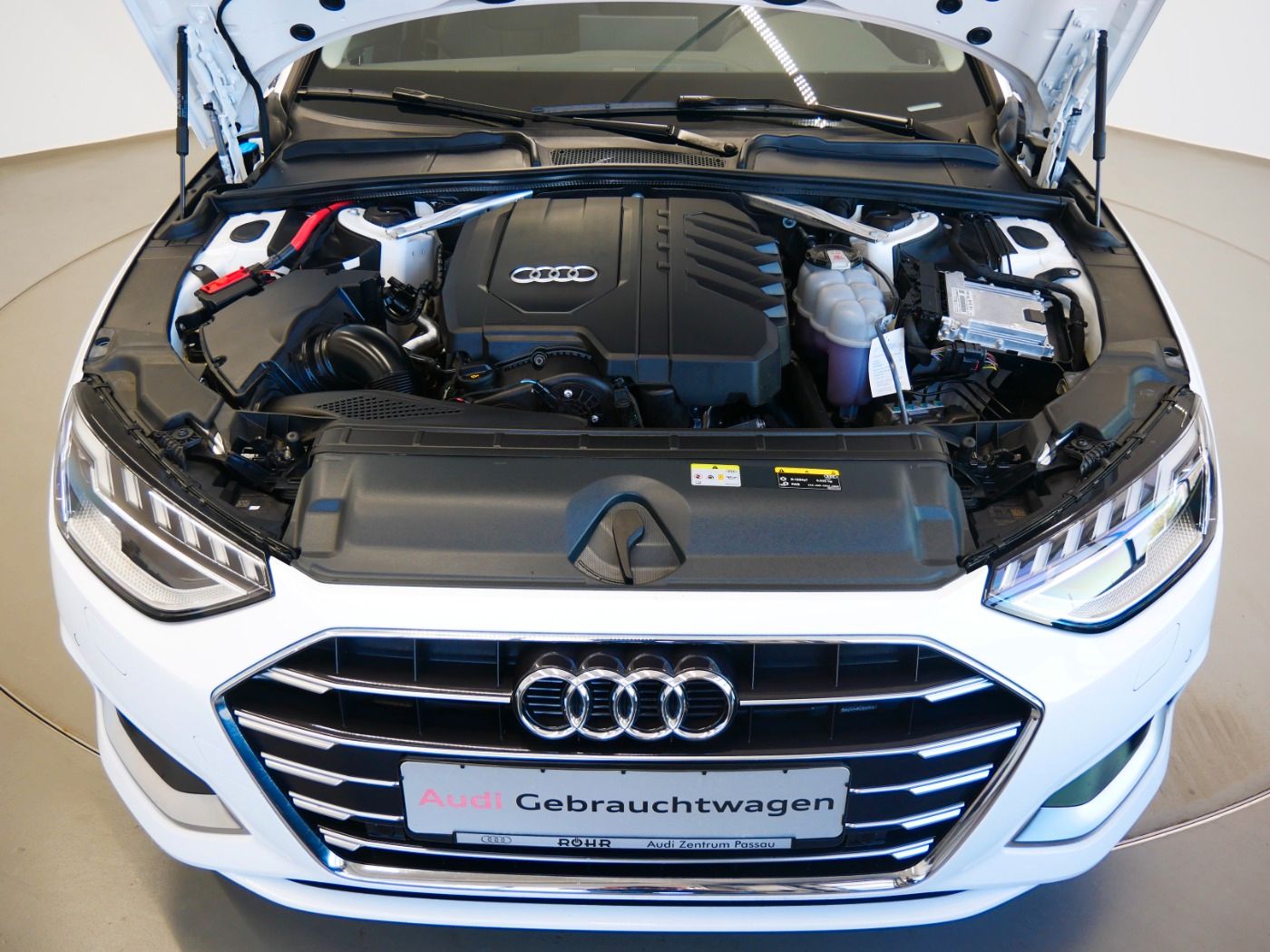Audi A4 Limousine 35 TFSI advanced - Samsaru's Car Outlet