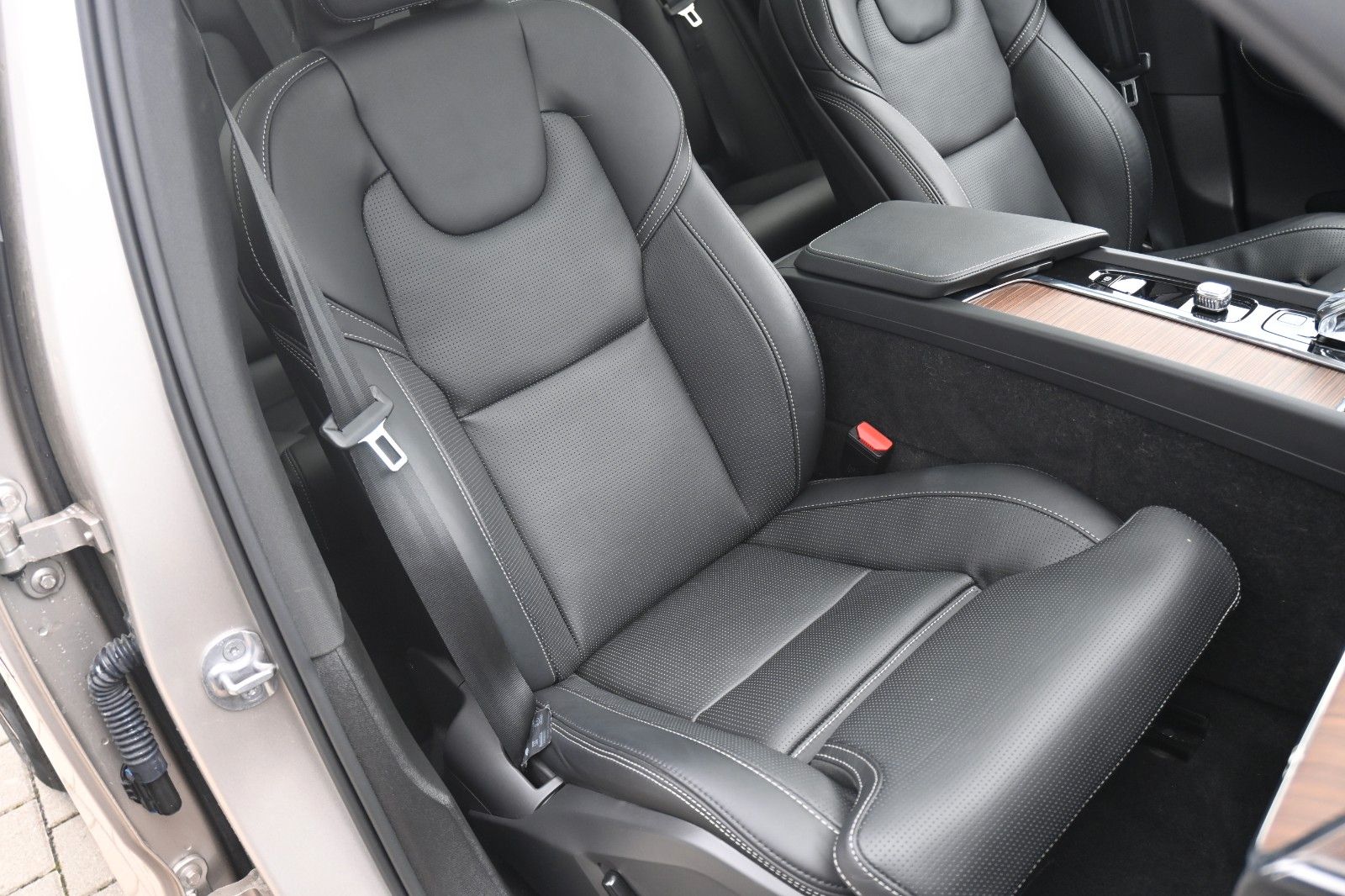 Volvo XC60 T8 Ultimate Bright RC Plug-In B&W*LUFT*360°