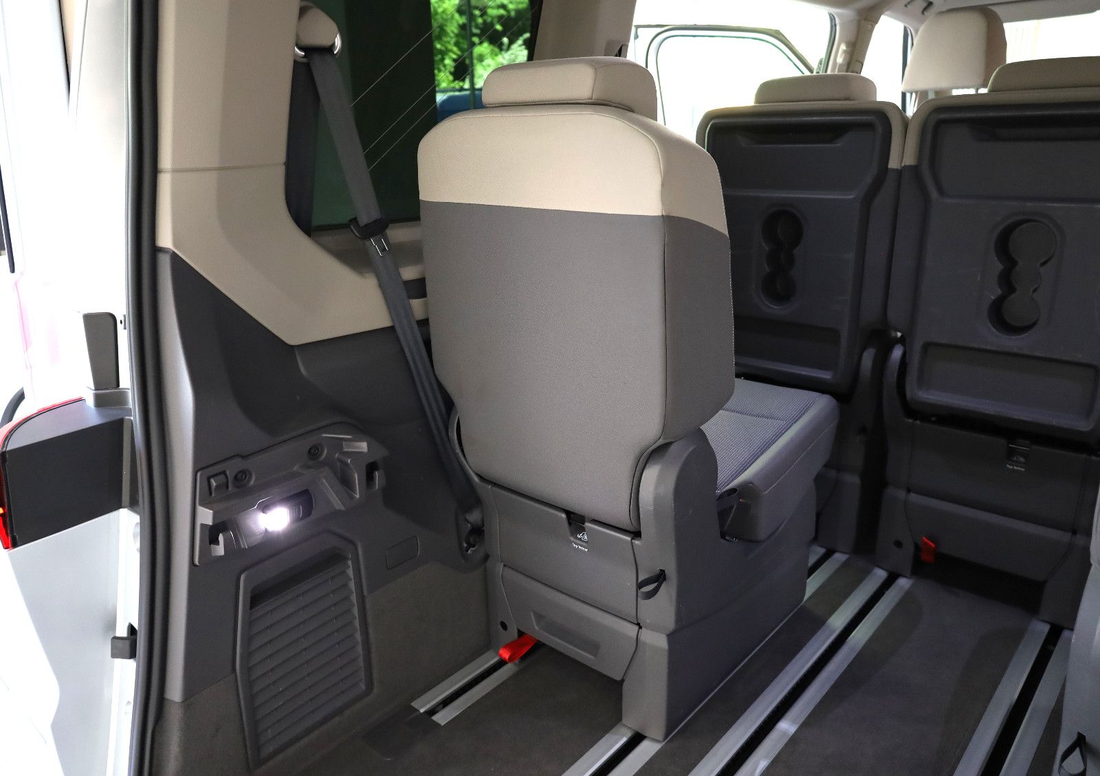 Volkswagen T7 2.0 TDI Multivan Edition - Samsaru's Car Outlet