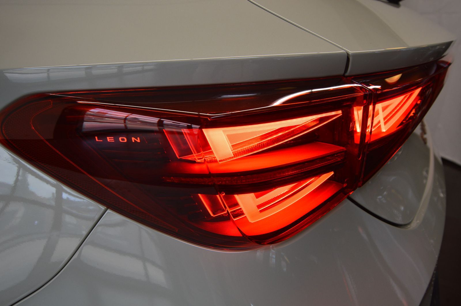 Cupra Leon 1.5 eTSI - Samsaru's Car Outlet