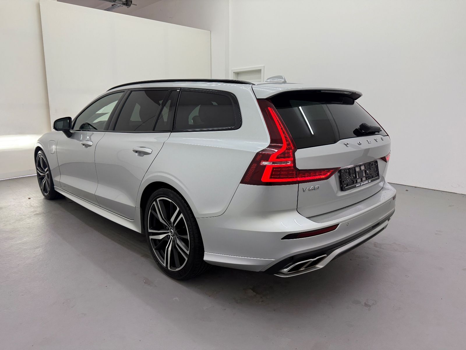 Volvo V60 Kombi Plus Dark Recharge Plug-In Hybrid AWD