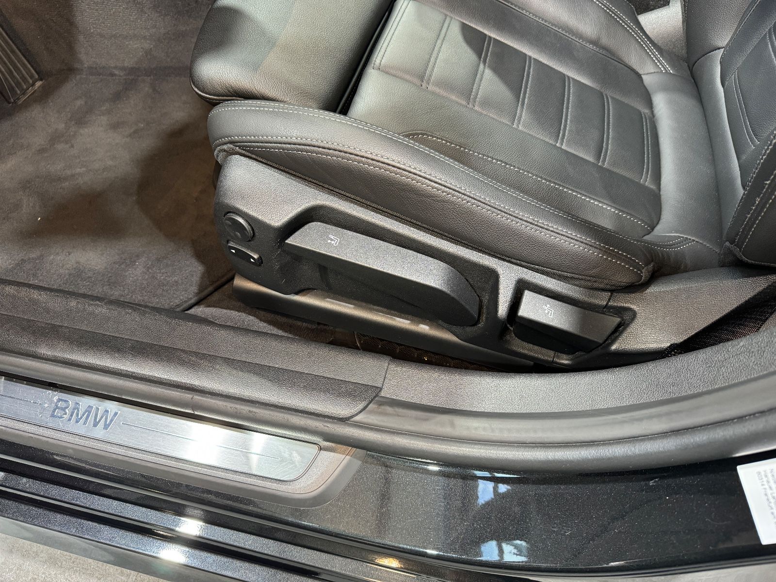 BMW 330 e Luxury Line Individual - Samsaru's Car Outlet
