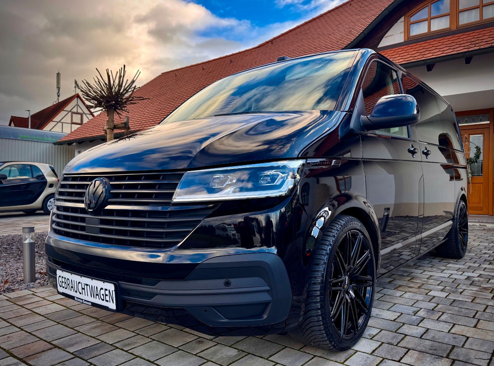 Volkswagen T6.1 Multivan 4Motion Black Beauty - Samsaru's Car Outlet