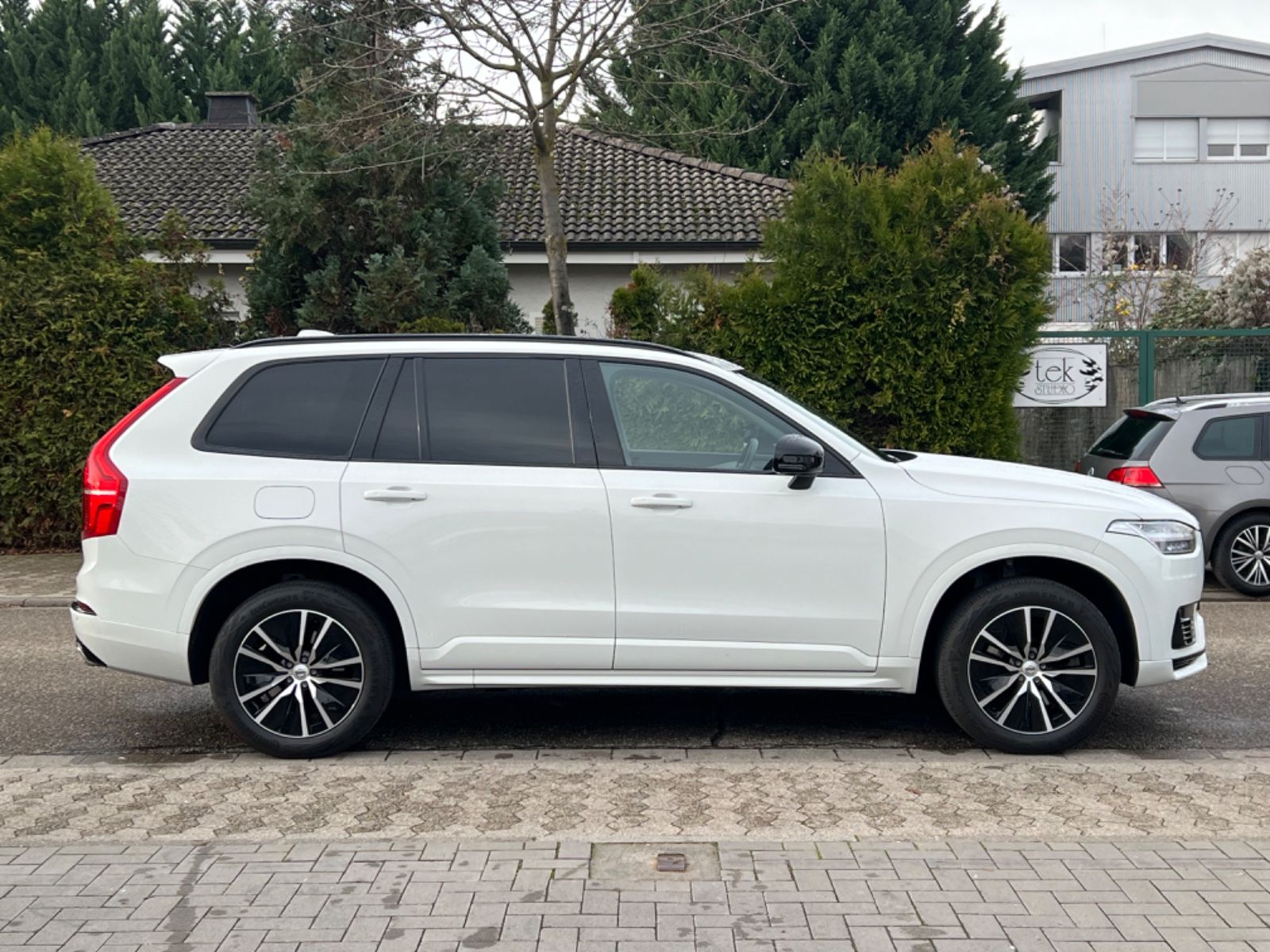 Volvo XC90 T8 R Design AWD - Samsaru's Car Outlet