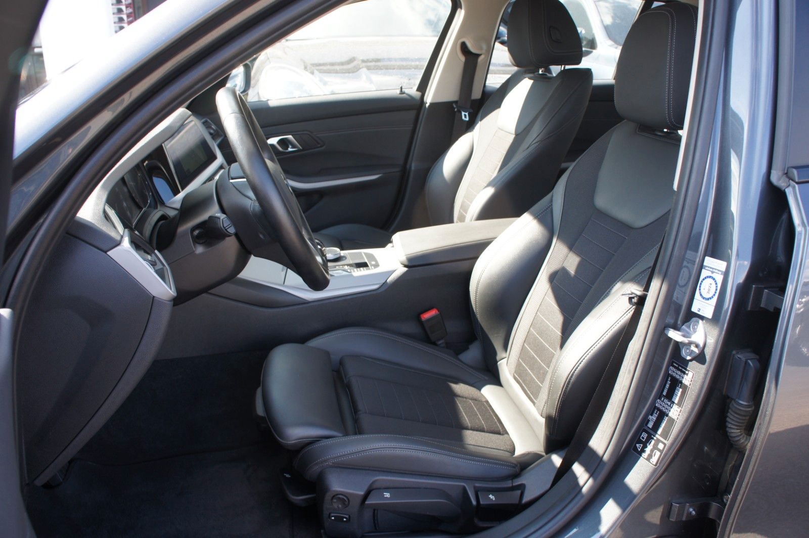 BMW 320d xDrive Advantage - Samsaru's Car Outlet