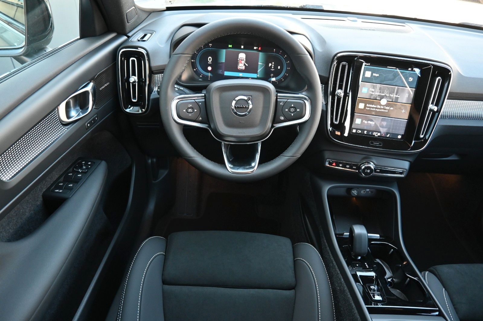 Volvo XC40 B4 DKG Plus Dark*FSHZG*360°*ACC*Allwetter*