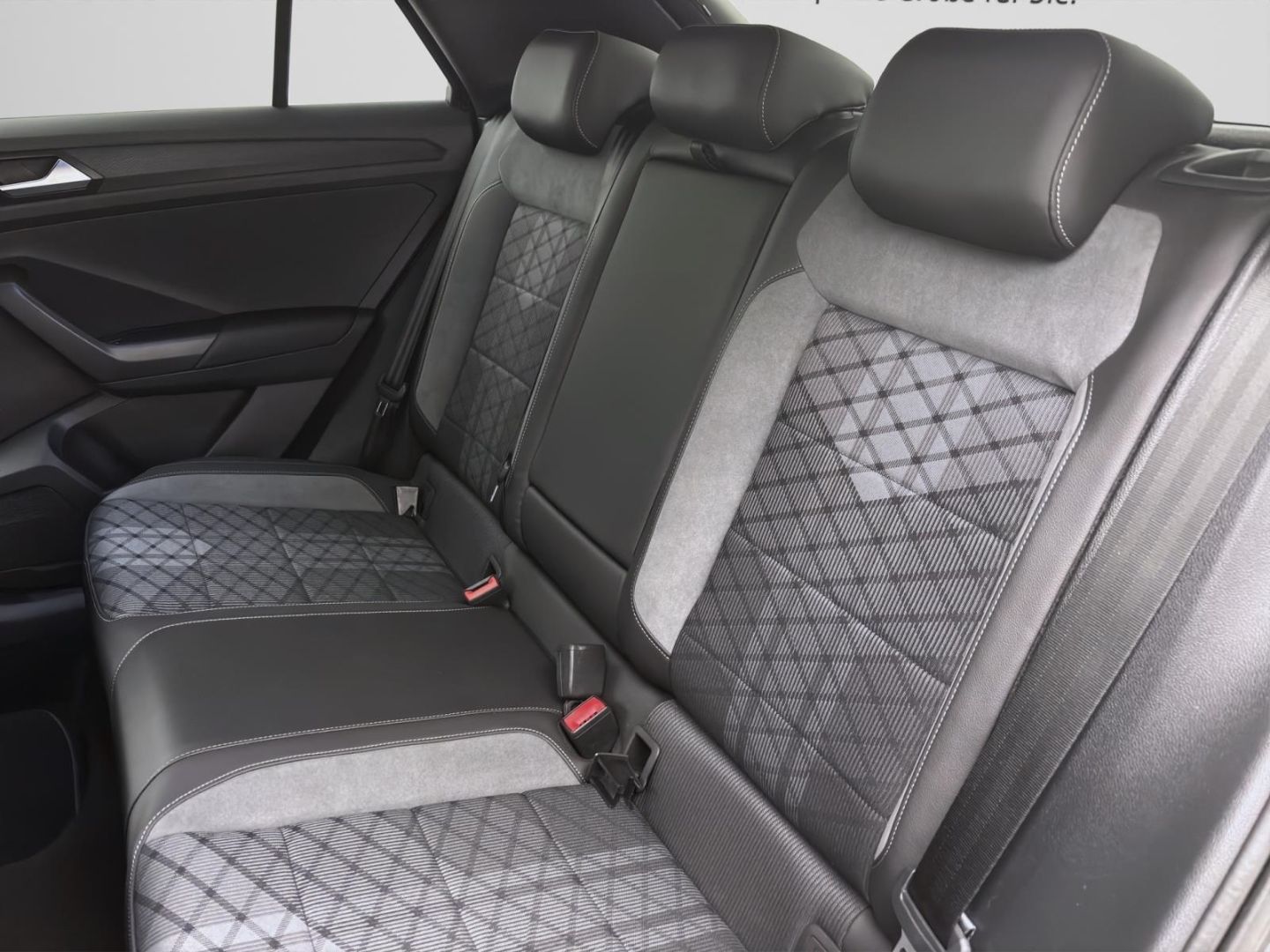 Volkswagen T-Roc 1.0 TSI R-LINE - Samsaru's Car Outlet
