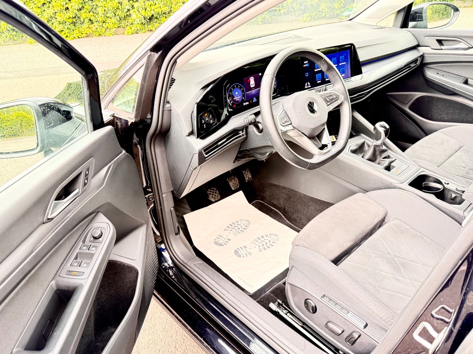Volkswagen Golf VIII 1.5 Style - Samsaru's Car Outlet