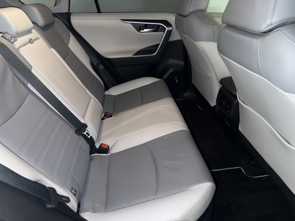 Toyota RAV4 Hybrid 4x4 Lounge - Samsaru's Car Outlet