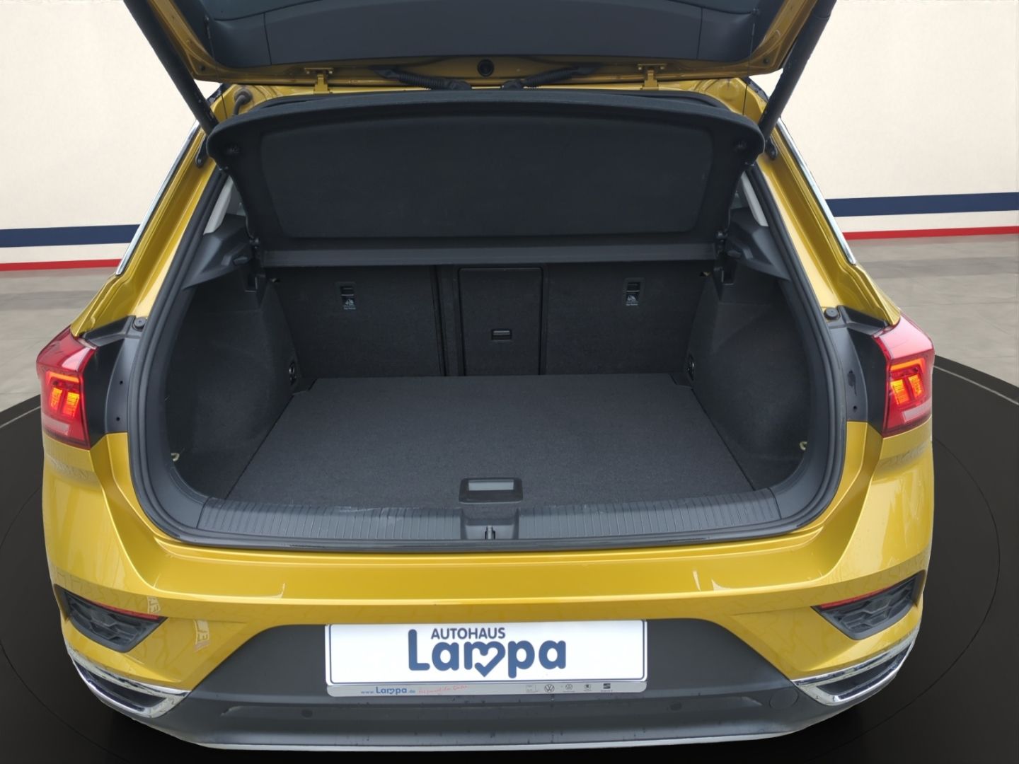Volkswagen T-Roc Active 1.5 TSI - Samsaru's Car Outlet
