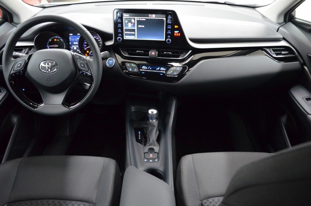 Toyota C-HR 1.8 Hybrid Flow - Samsaru's Car Outlet