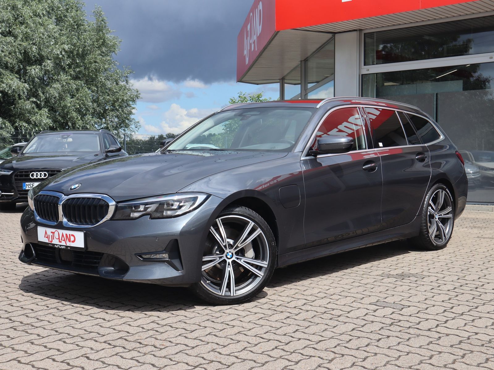 BMW 330e Touring Sport Line - Samsaru's Car Outlet