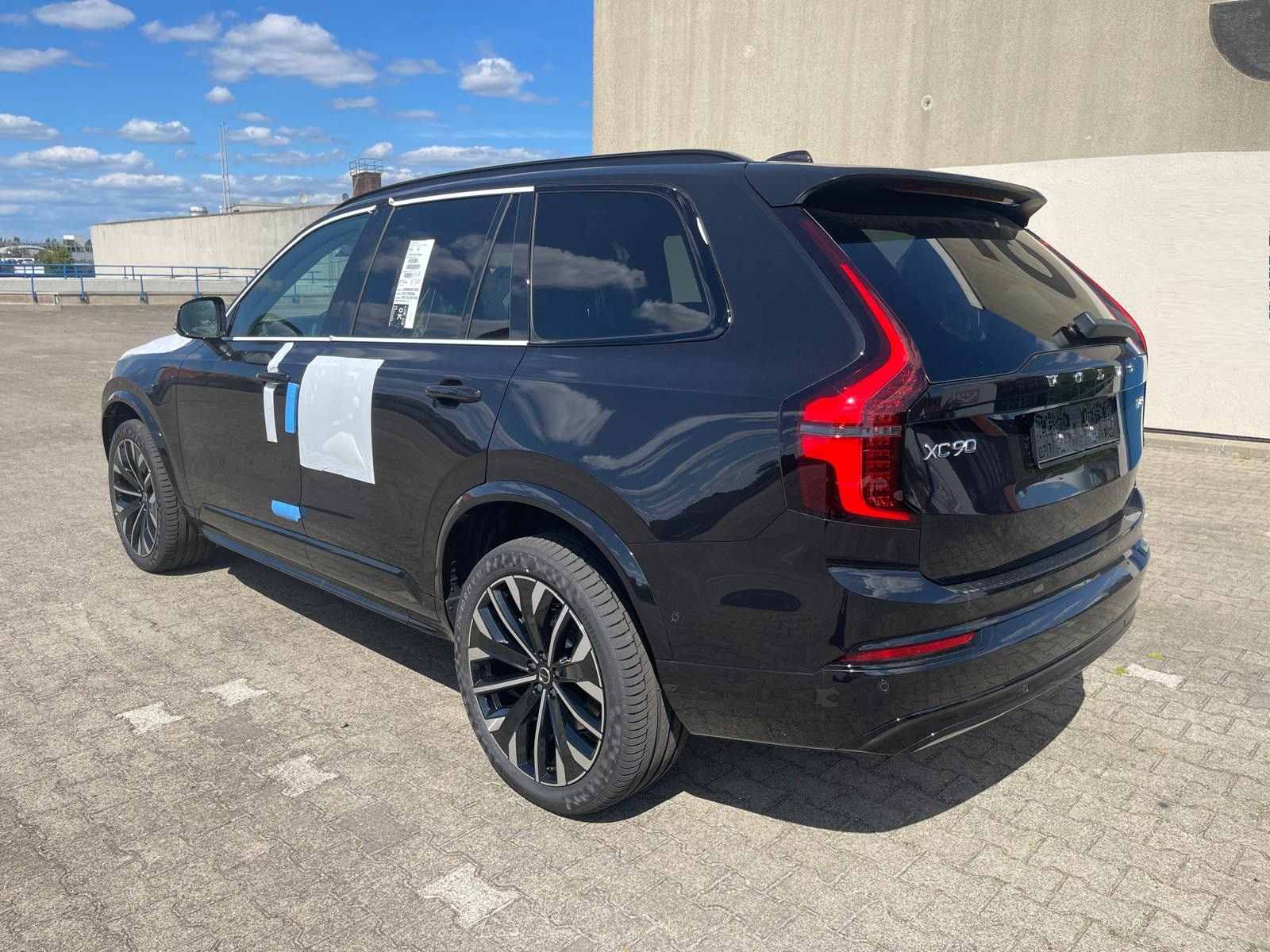 Volvo XC 90 T8 PLUS AWD - Samsaru's Car Outlet