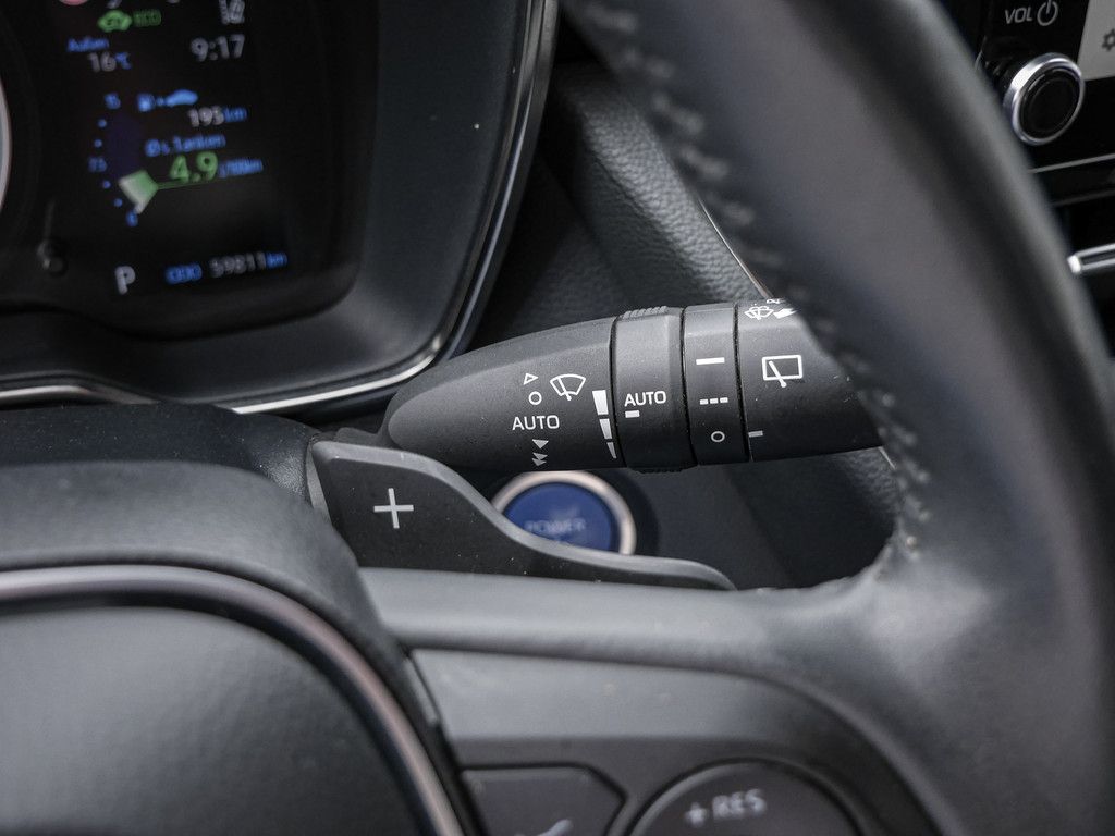 Toyota Corolla Touring Sports 2.0 Hybrid Business - Samsaru's Car Outlet
