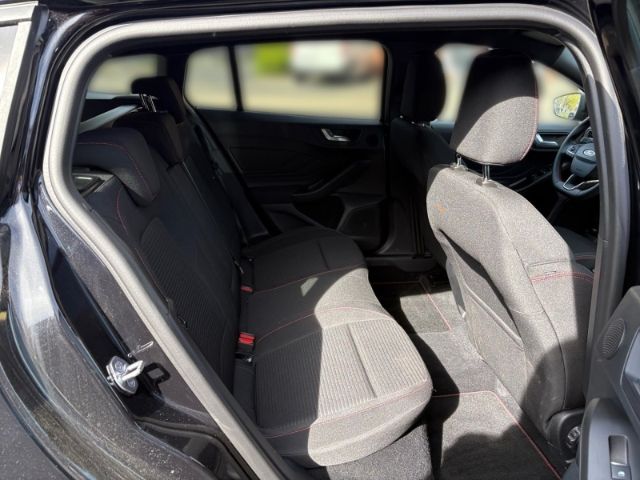 Ford Focus Turnier 1.0 EcoBoost ST-Line X + AHK + Gan