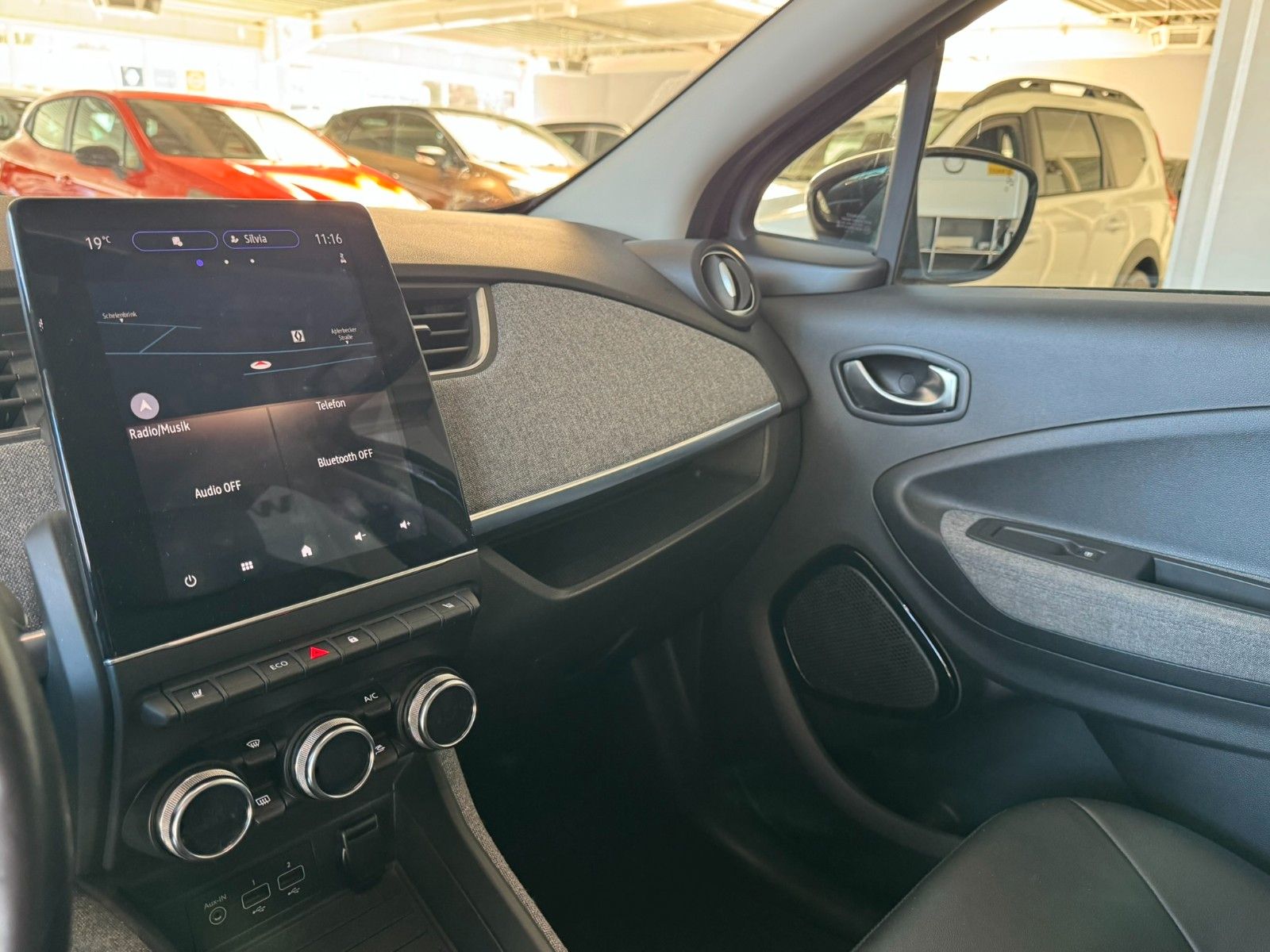 Renault ZOE Zoe Intens - Samsaru's Car Outlet
