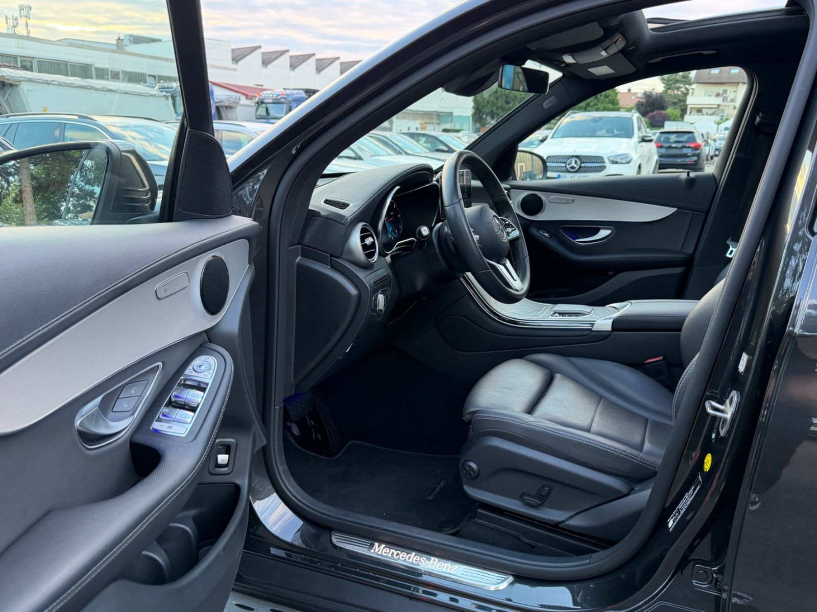 Mercedes-Benz GLC 300 d 4Matic *Exclusive+Head-up+Pano+AHK*