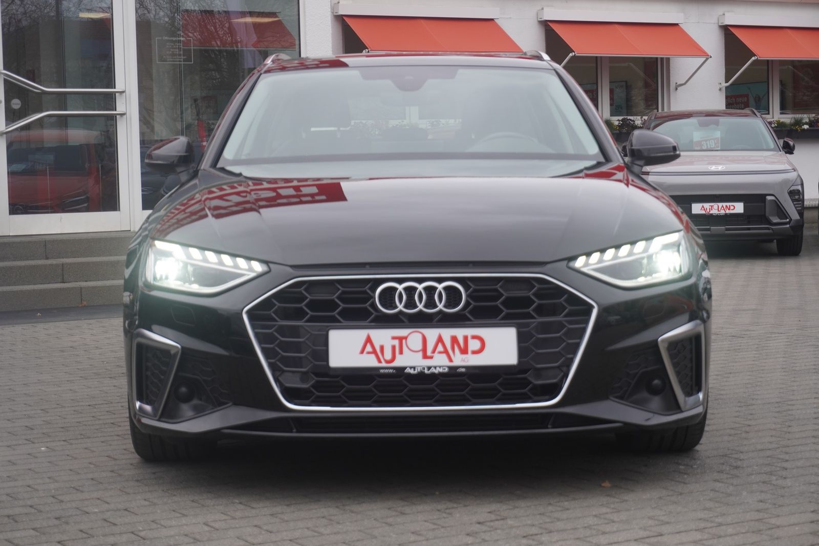 Audi A4 35 2.0 TFSI Avant S-line - Samsaru's Car Outlet