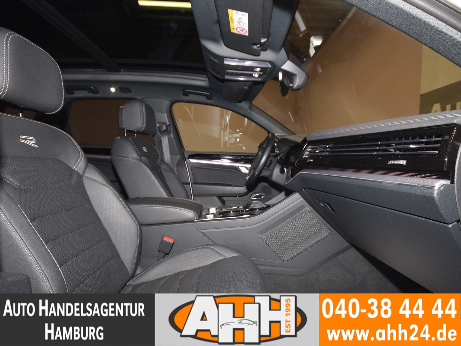 Volkswagen Touareg 3.0 TSI 4M R-LINE - Samsaru's Car Outlet