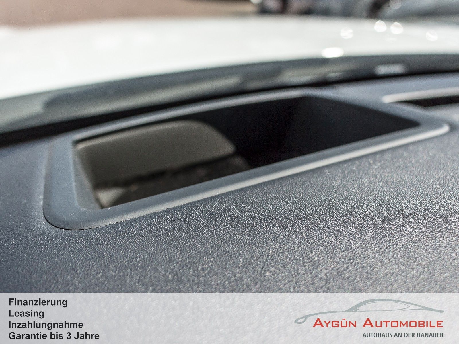 Range Rover Velar P400e AWD - Samsaru's Car Outlet