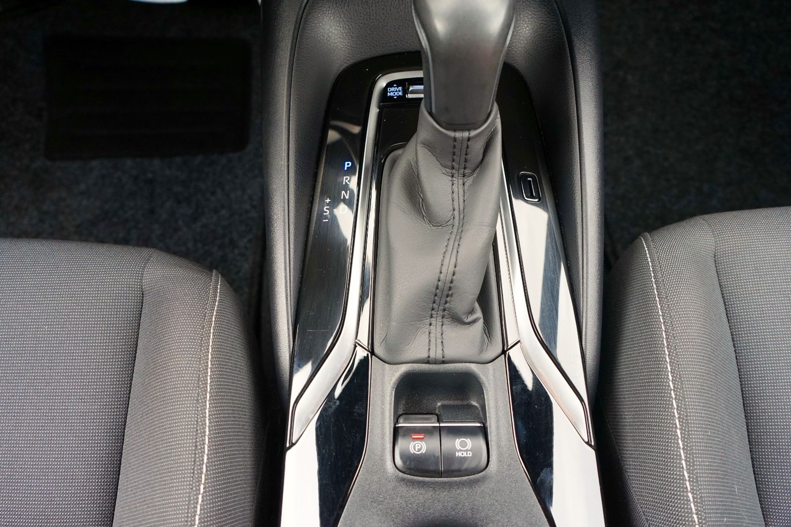 Toyota Corolla 2.0 Hybrid Business Edition - Samsaru's Car Outlet