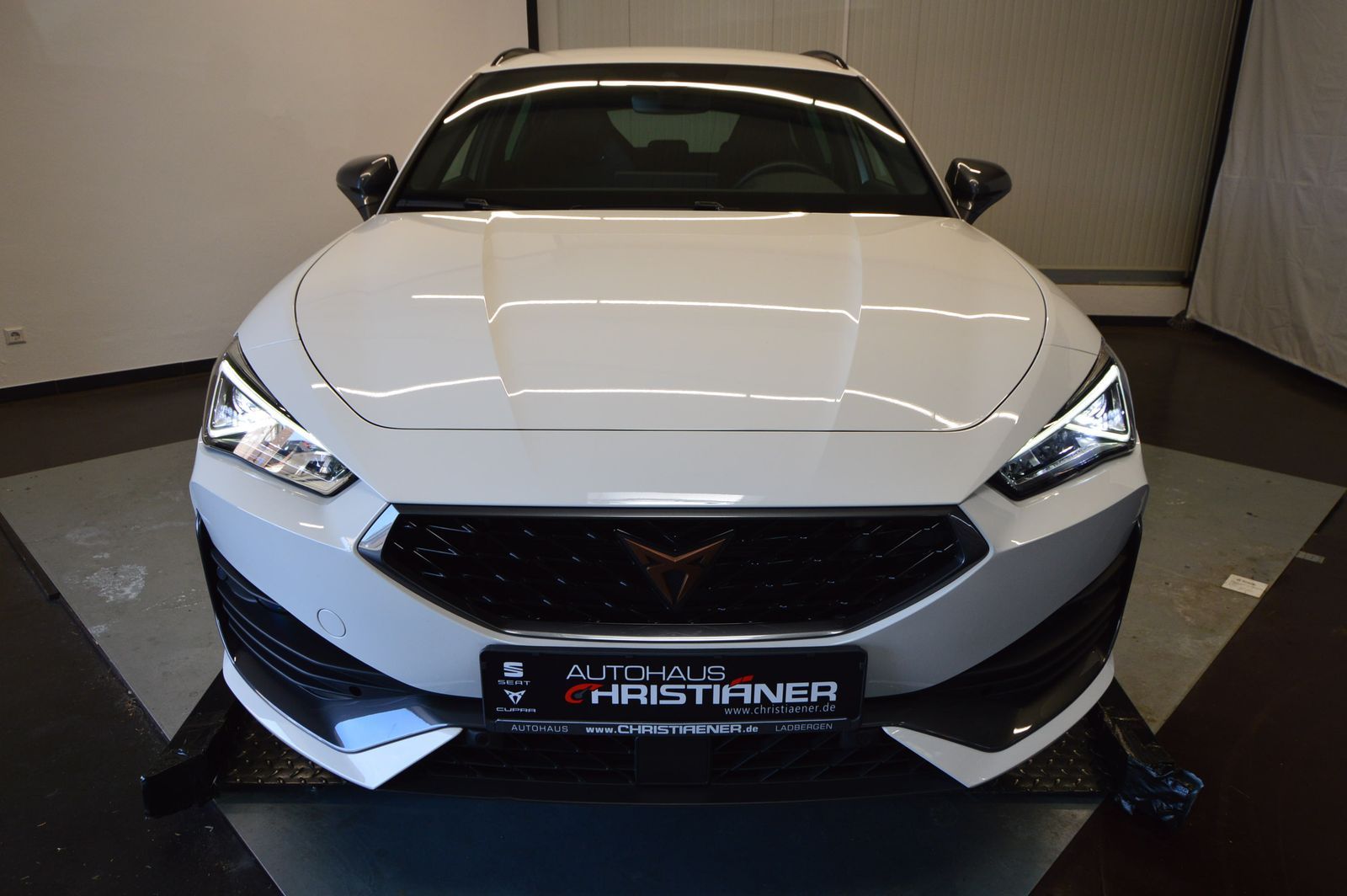 Cupra Leon Sportstourer VZ e-Hybrid - Samsaru's Car Outlet