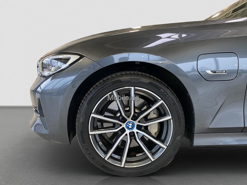 BMW 330e xDrive Touring Sport Line - Samsaru's Car Outlet