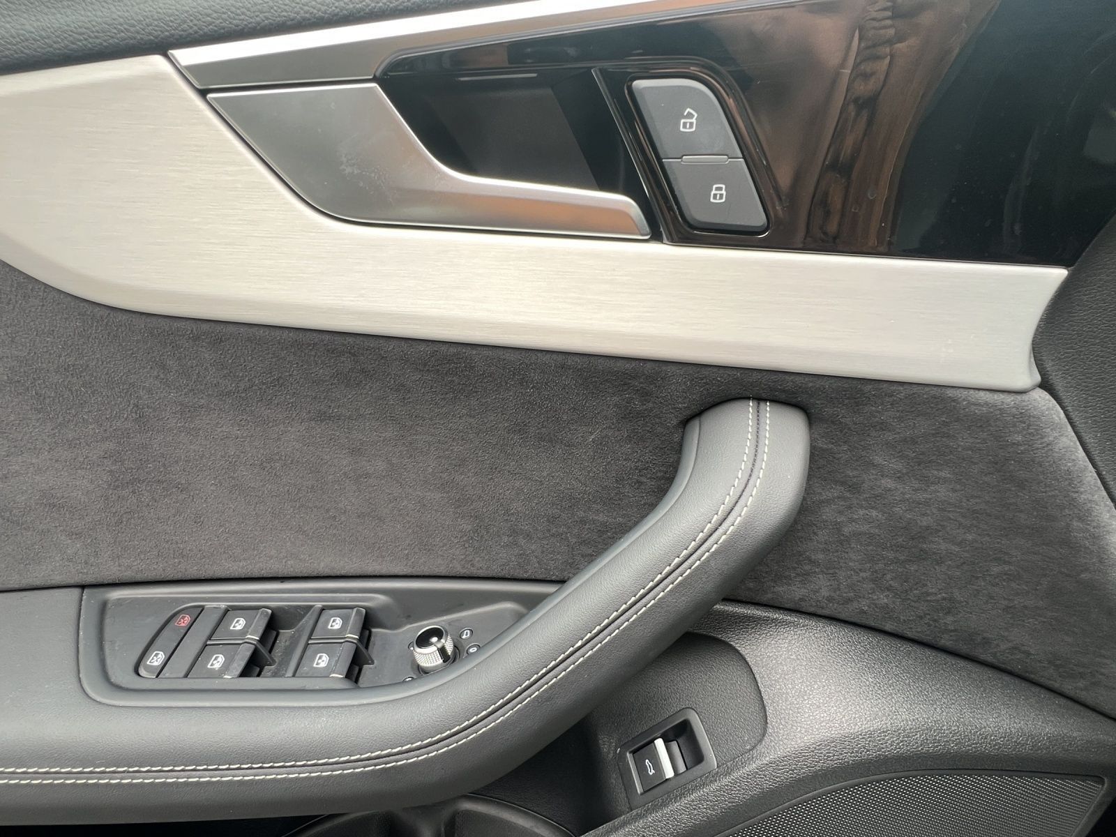 Audi A4 Avant 40 TFSI Q 2x S LINE AHK MATRIX-LED LM19