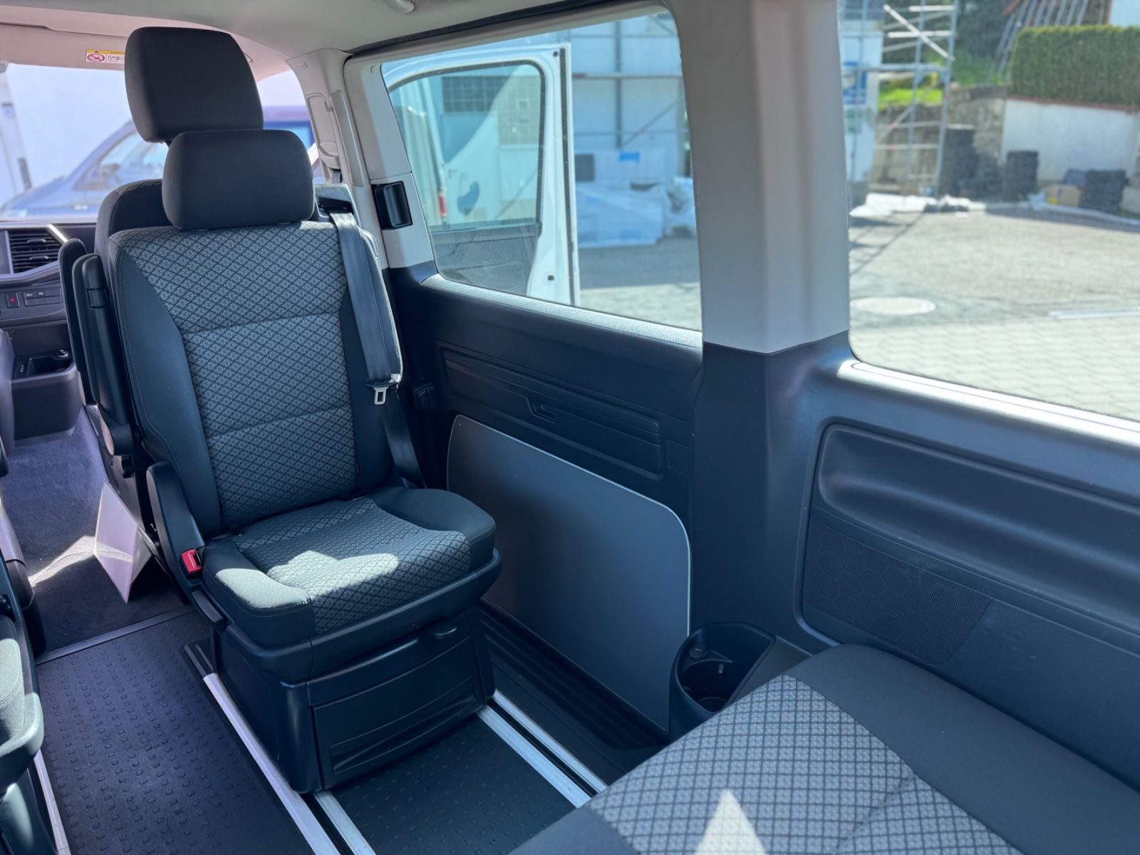 Volkswagen T6.1 Multivan - Samsaru's Car Outlet