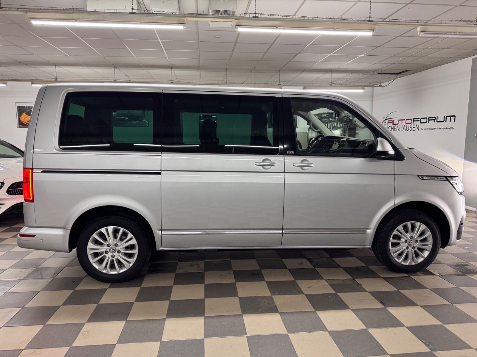 Volkswagen T6.1 Multivan 2.0 TDI DSG - Samsaru's Car Outlet