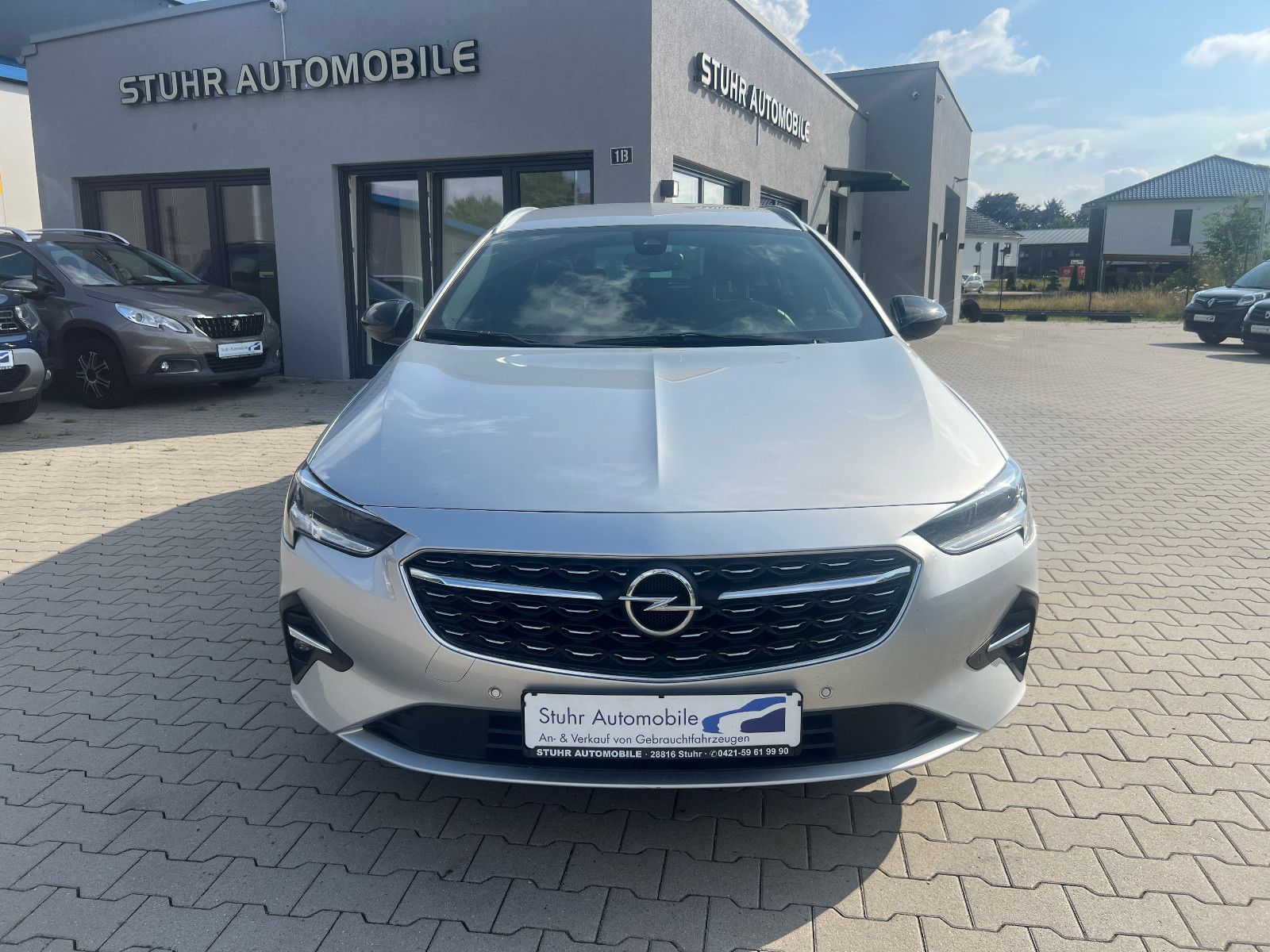 Opel Insignia B Sports Tourer Aut. - Samsaru's Car Outlet