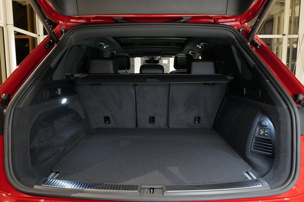 Volkswagen Touareg 3.0TDI R-Line - Samsaru's Car Outlet