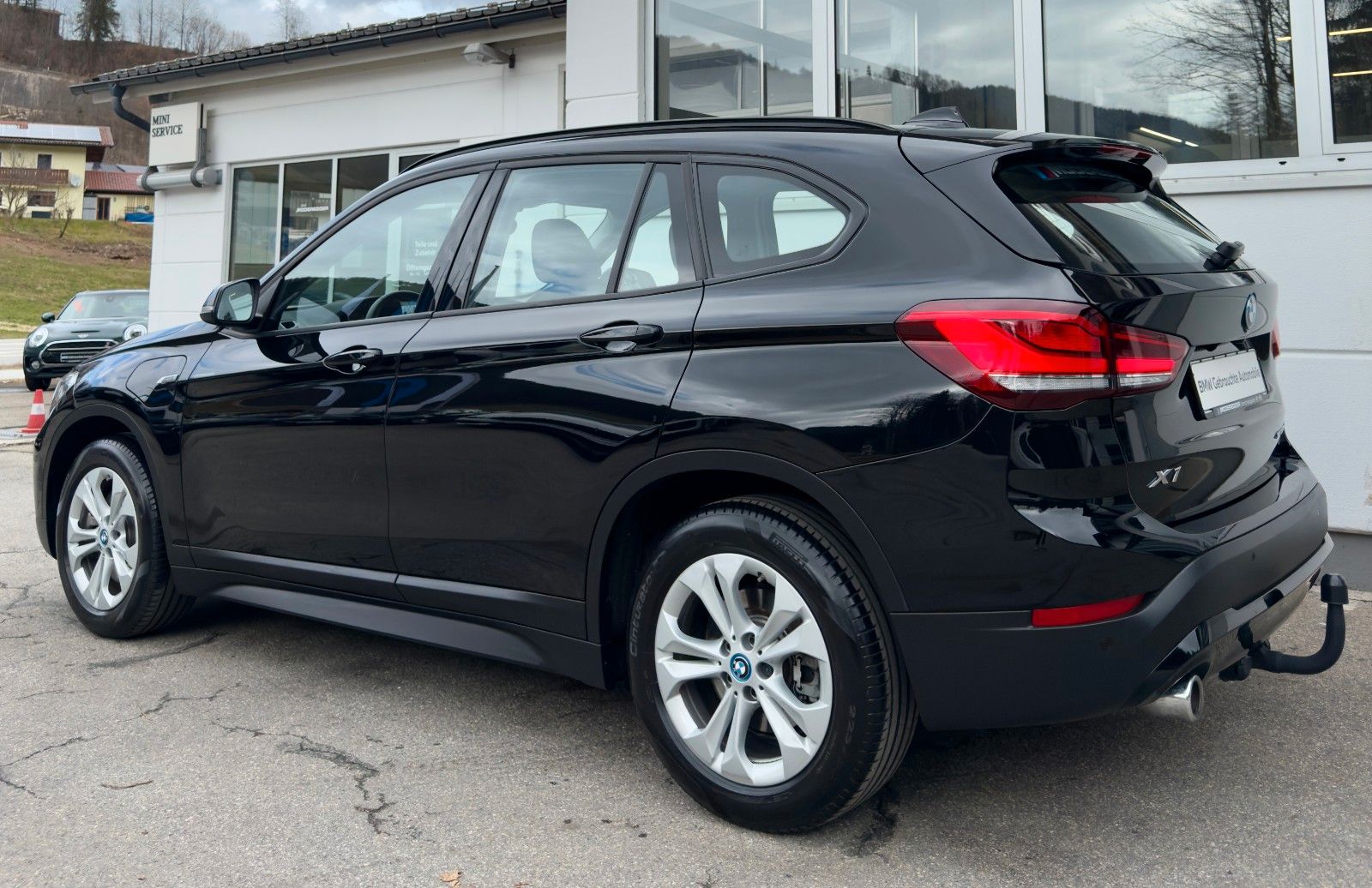 BMW X1 xDrive25e Business - Samsaru's Car Outlet
