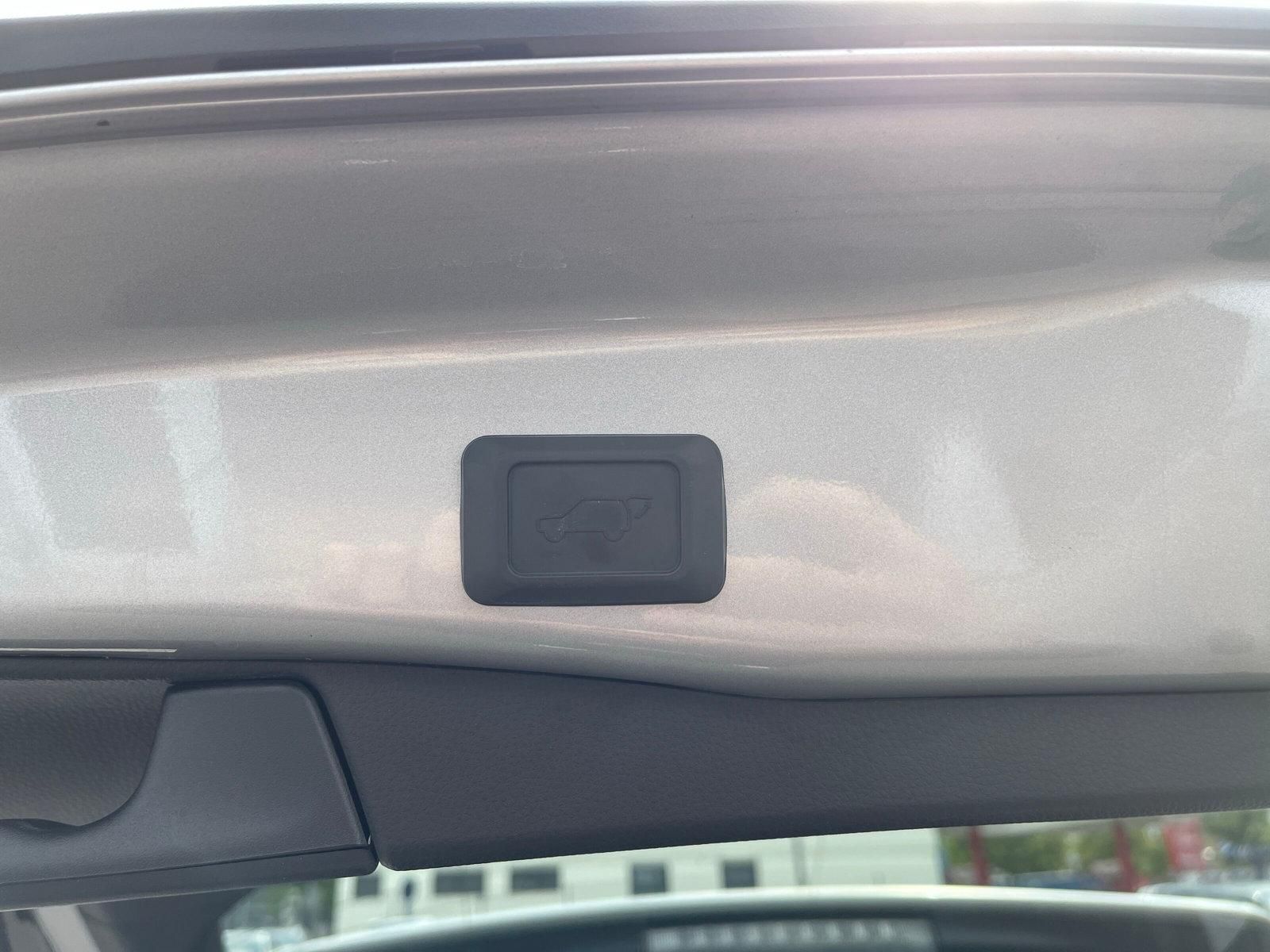 Toyota RAV4 2.5 Hybrid 4x2 - Samsaru's Car Outlet